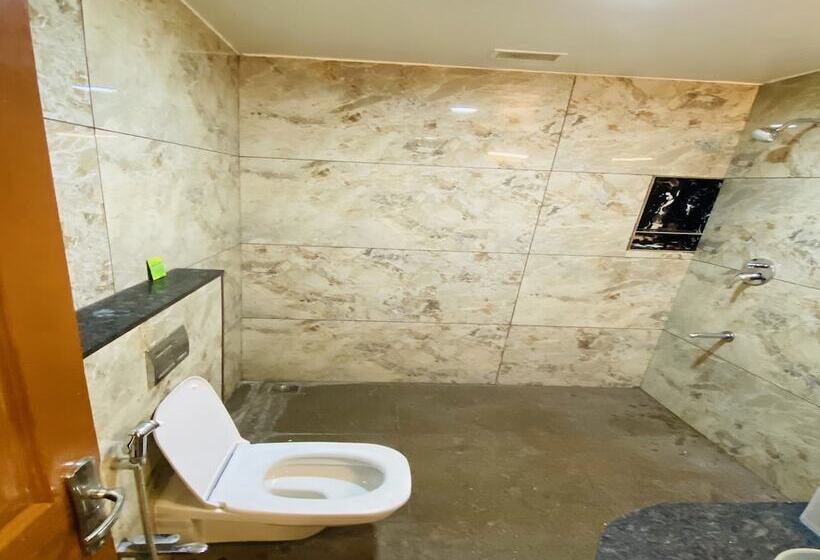 Hotel Dfront Golden Palace