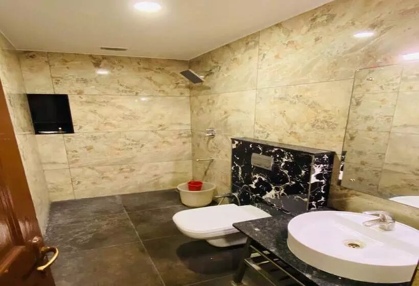 Hotelli Dfront Golden Palace