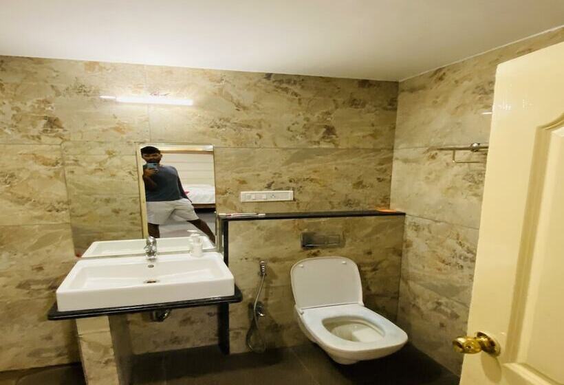 Hotel Dfront Golden Palace