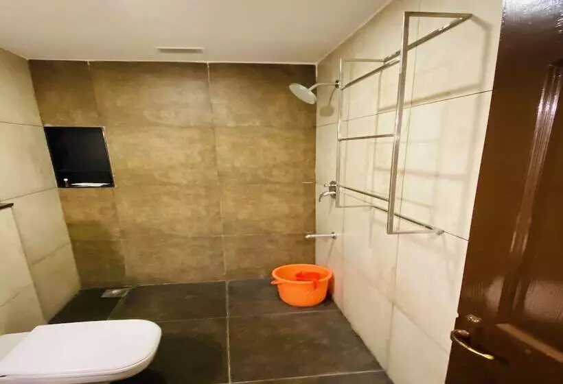 Hotelli Dfront Golden Palace