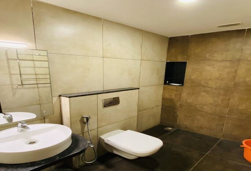 Hotel Dfront Golden Palace