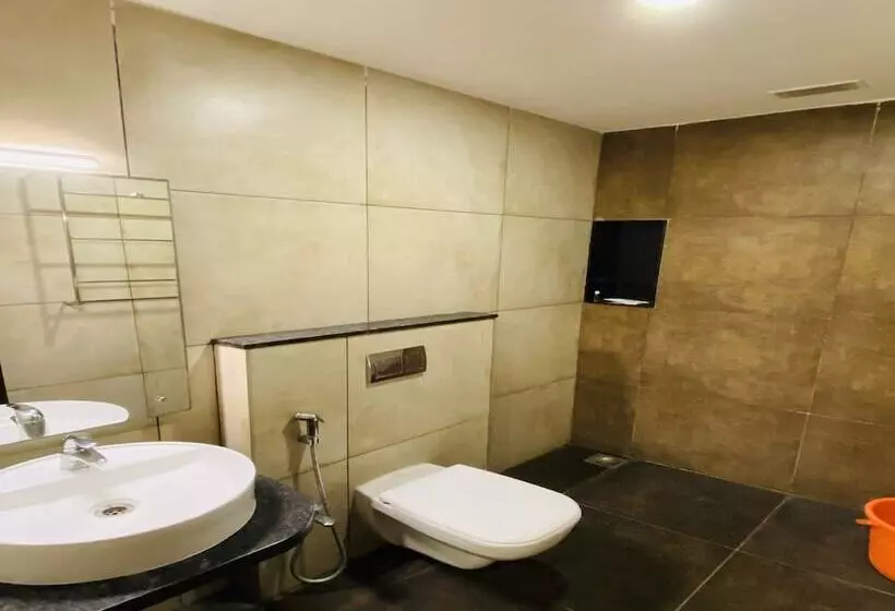 Hotelli Dfront Golden Palace