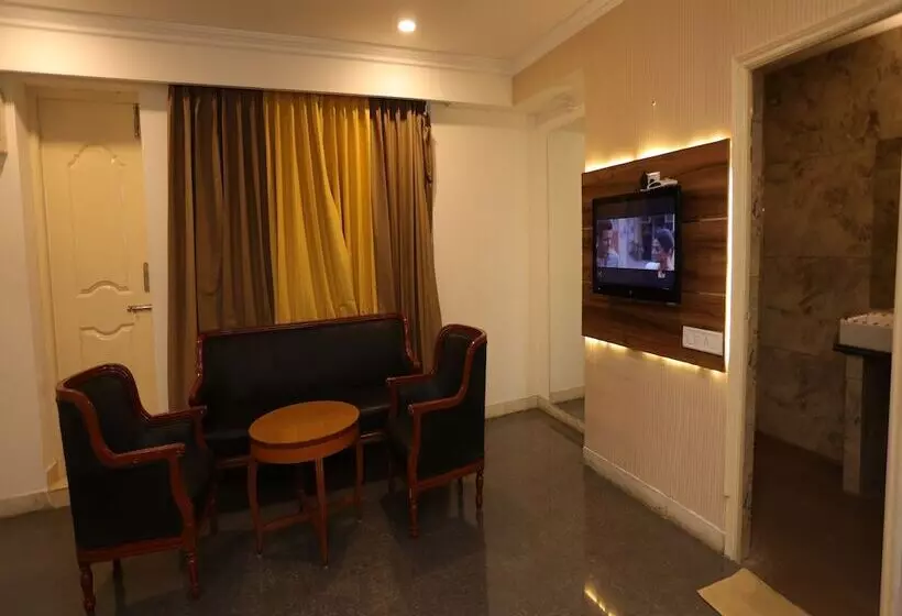 Hotelli Dfront Golden Palace