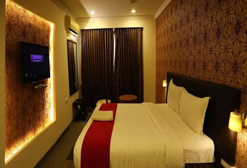 Hotelli Dfront Golden Palace