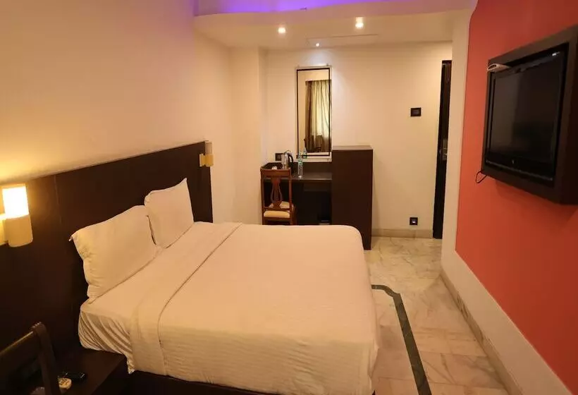 Hotelli Dfront Golden Palace