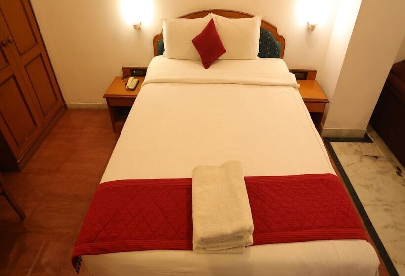 Hotel Dfront Golden Palace