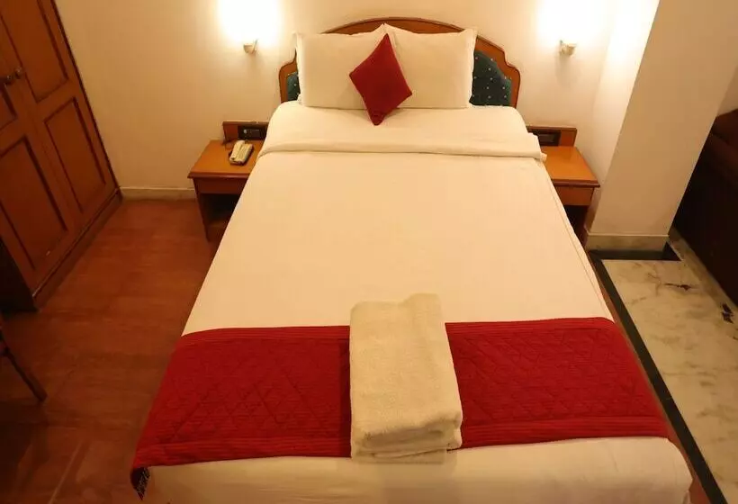 Hotelli Dfront Golden Palace