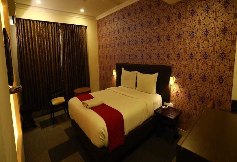 Hotel Dfront Golden Palace