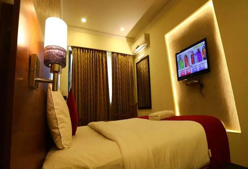 Hotelli Dfront Golden Palace