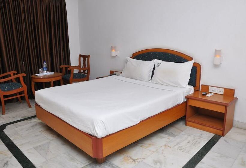 Hotel Dfront Golden Palace