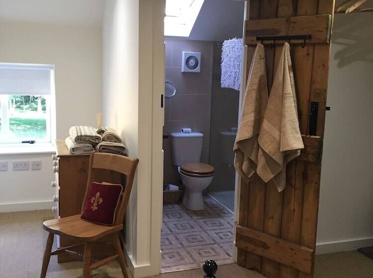 Impeccable Cottage Suitable For 2 Adults & 1 Child