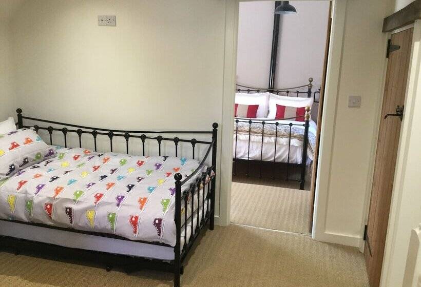 Impeccable Cottage Suitable For 2 Adults & 1 Child