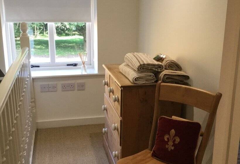 Impeccable Cottage Suitable For 2 Adults & 1 Child