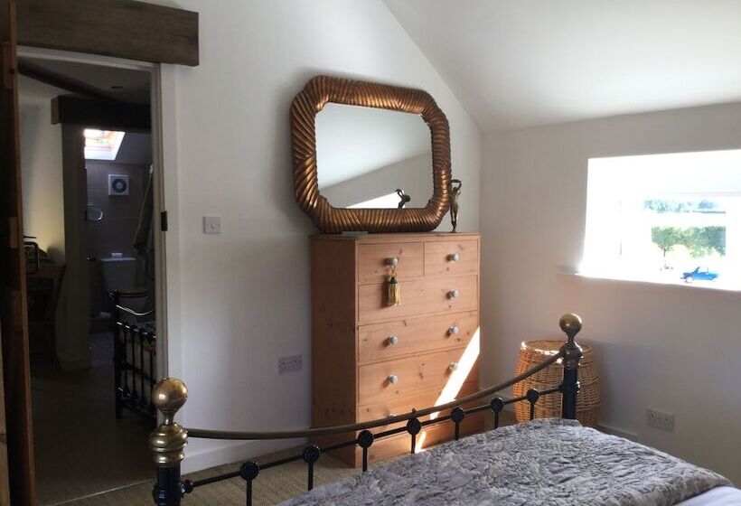 Impeccable Cottage Suitable For 2 Adults & 1 Child