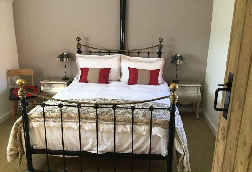 Impeccable Cottage Suitable For 2 Adults & 1 Child