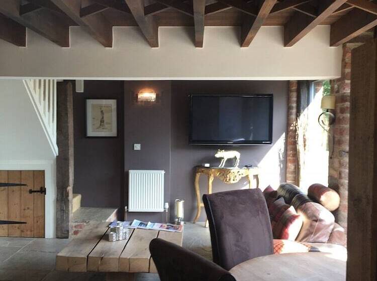 Impeccable Cottage Suitable For 2 Adults & 1 Child