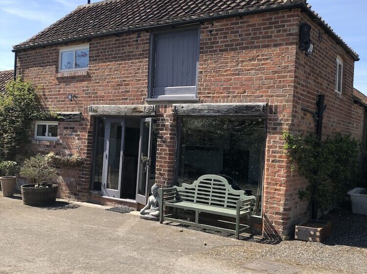 Impeccable Cottage Suitable For 2 Adults & 1 Child