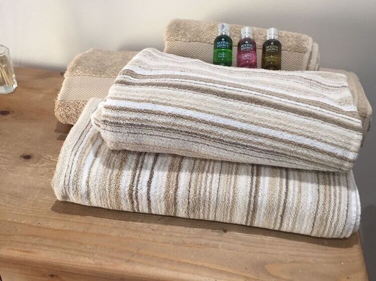 Impeccable Cottage Suitable For 2 Adults & 1 Child