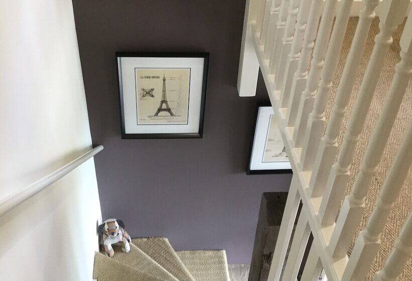 Impeccable Cottage Suitable For 2 Adults & 1 Child