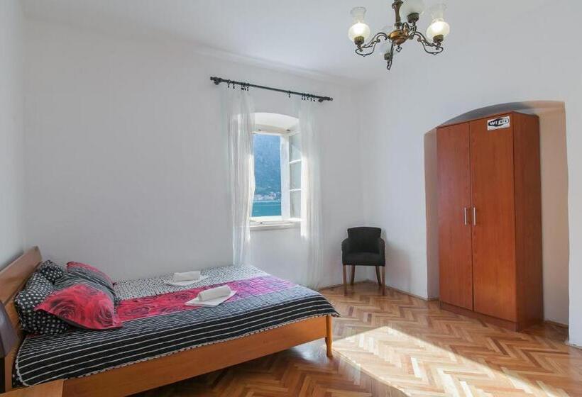 Montenegro Hostel 4u