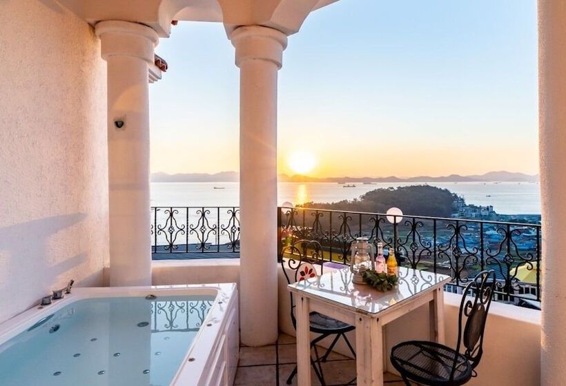 Namhae Alhambra Pension