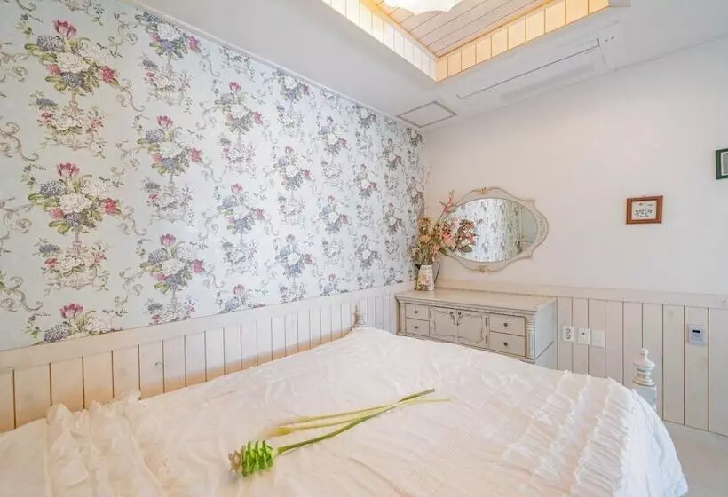 Namhae Alhambra Pension