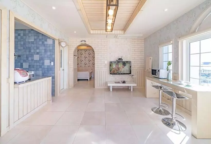 Namhae Alhambra Pension