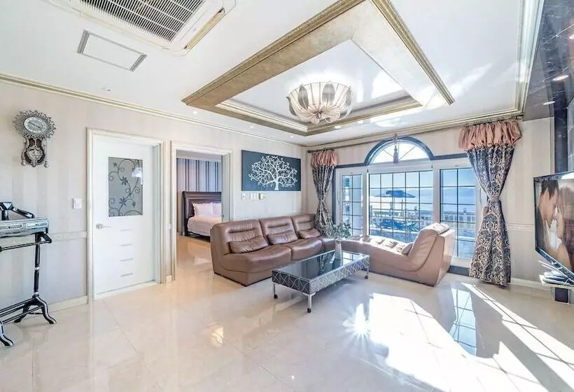 Namhae Alhambra Pension