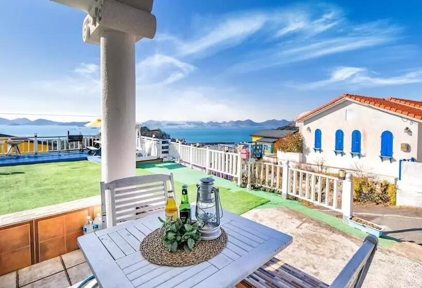 Namhae Alhambra Pension