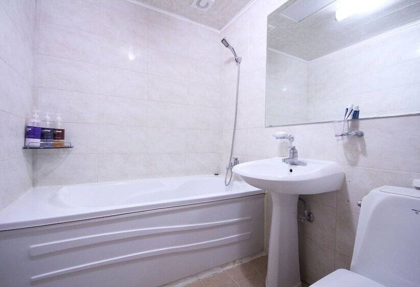 מוטל Changwon Sangnamdong Jj