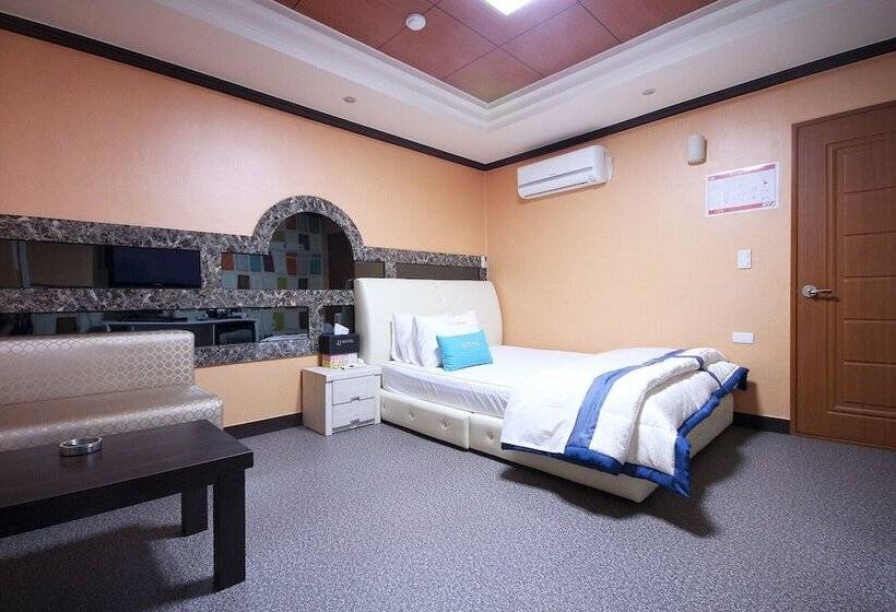 מוטל Changwon Sangnamdong Jj