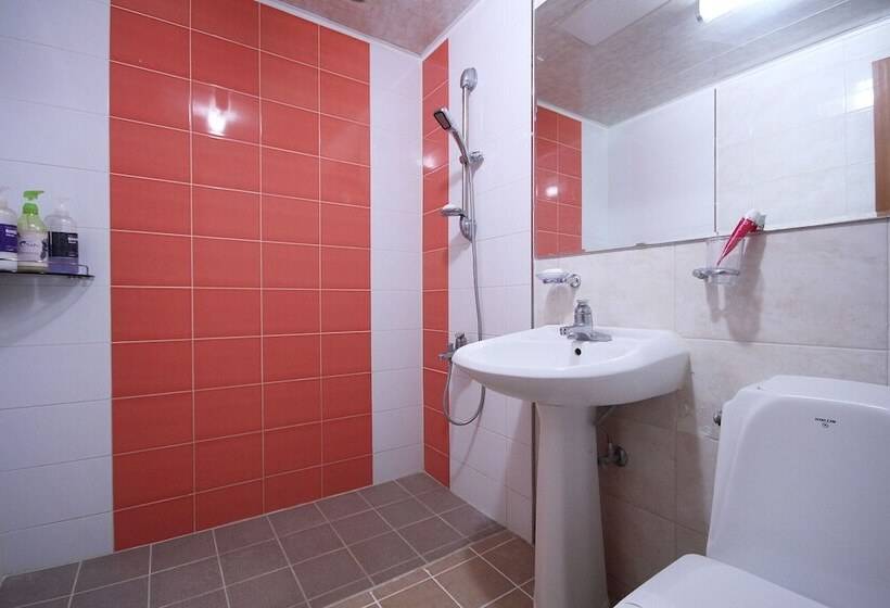 מוטל Changwon Sangnamdong Jj