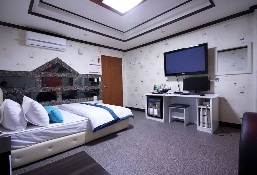 מוטל Changwon Sangnamdong Jj