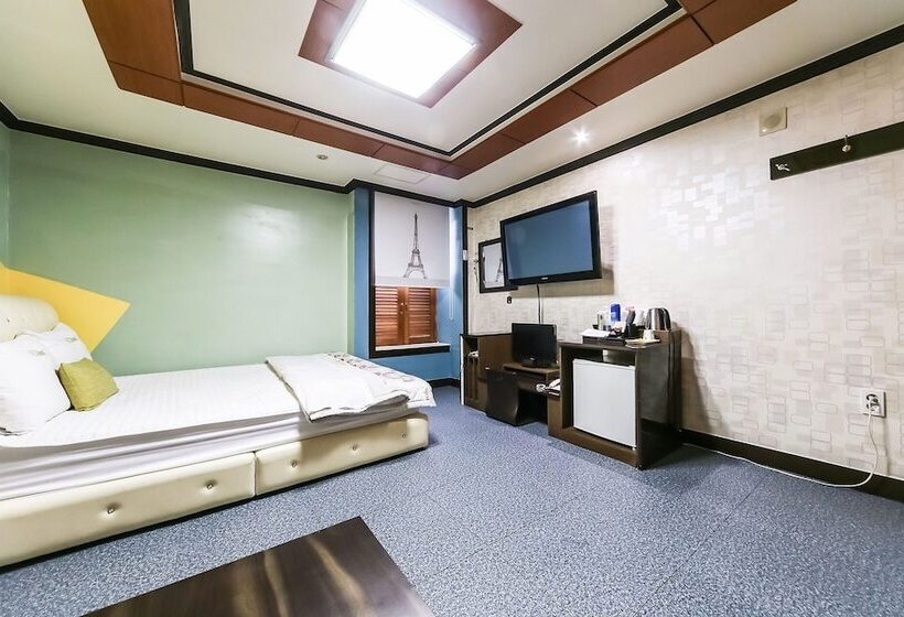 מוטל Changwon Sangnamdong Jj