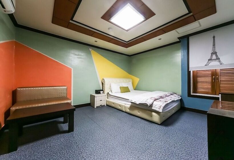 מוטל Changwon Sangnamdong Jj