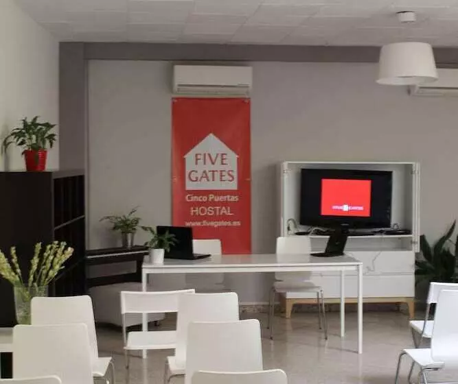 Hostal Five Gates