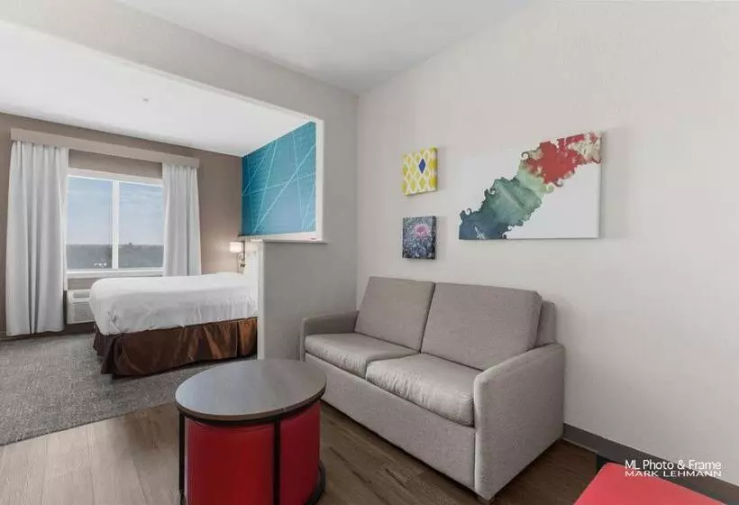 Отель Comfort Suites