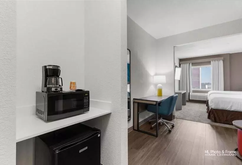 Отель Comfort Suites