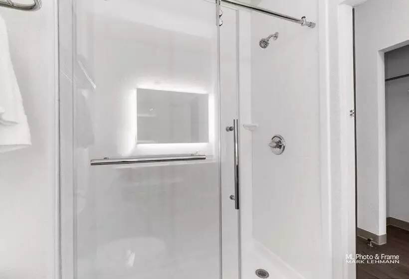 Отель Comfort Suites