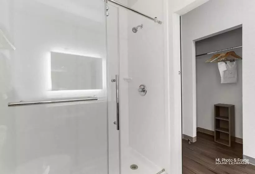 Отель Comfort Suites