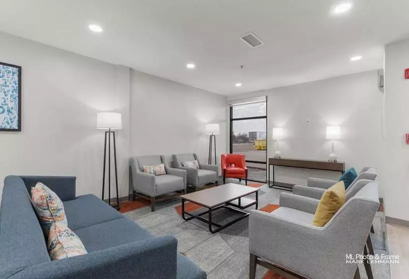 Отель Comfort Suites