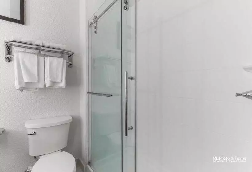 Отель Comfort Suites