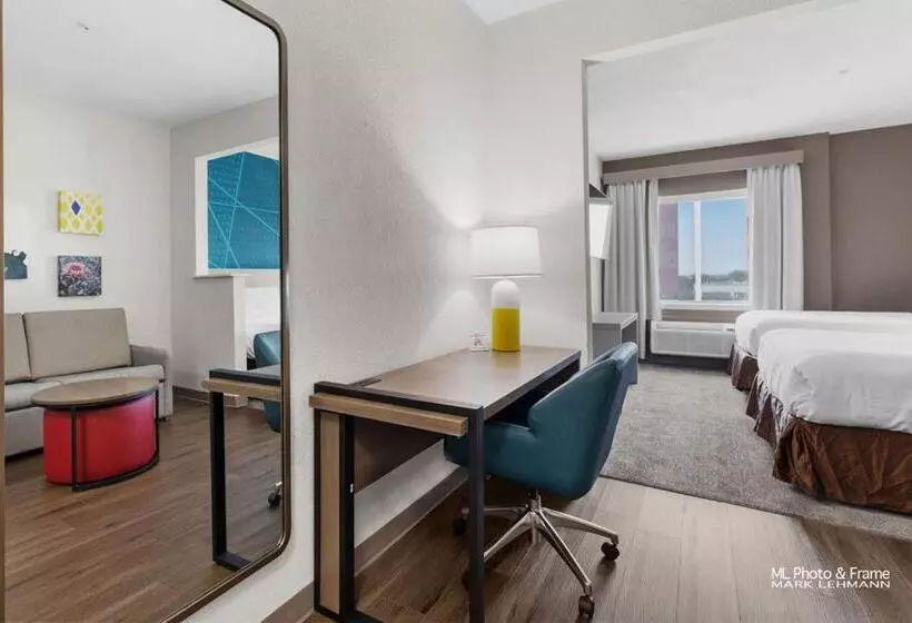 Отель Comfort Suites