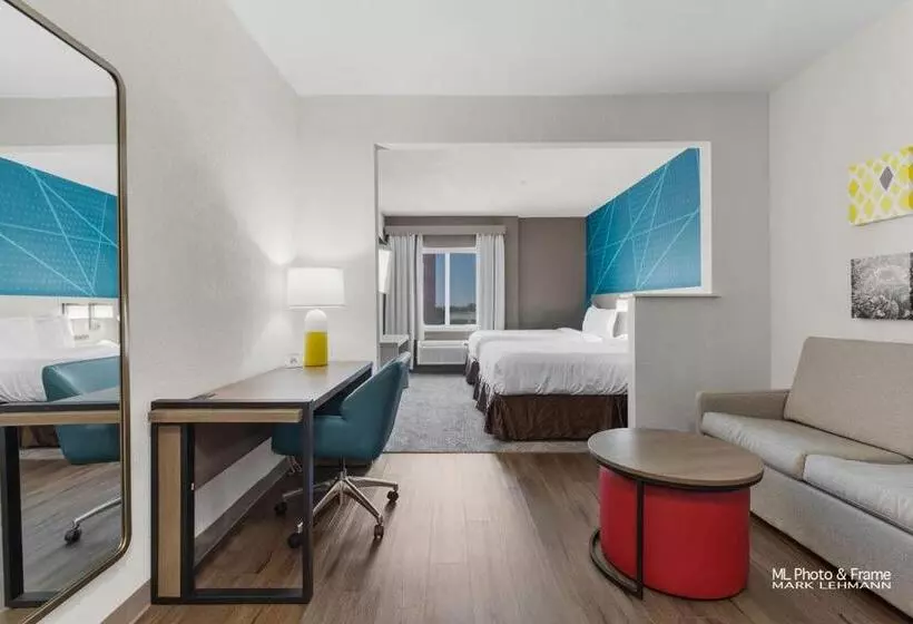 Отель Comfort Suites