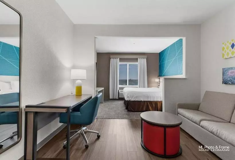 Отель Comfort Suites