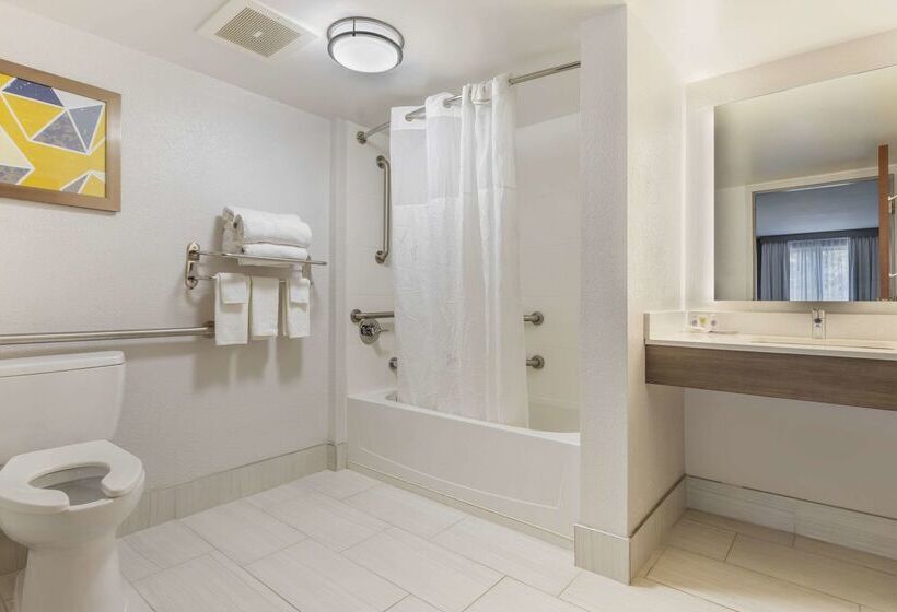 בית מלון כפרי Comfort Suites Columbia Northeast  Fort Jackson