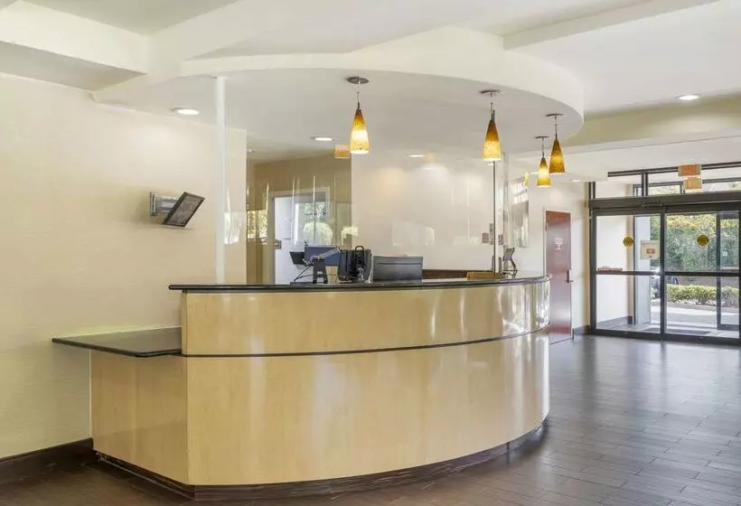 هتل Comfort Suites Columbia Northeast Fort Jackson