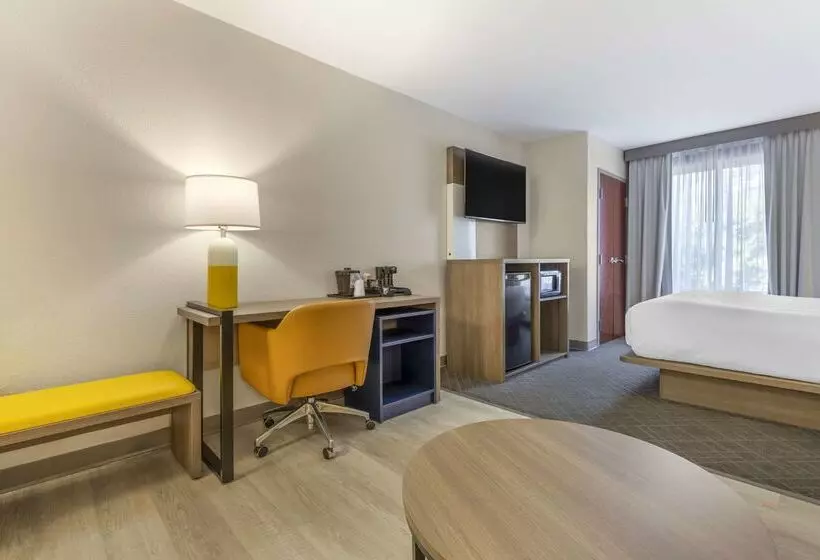 هتل Comfort Suites Columbia Northeast Fort Jackson