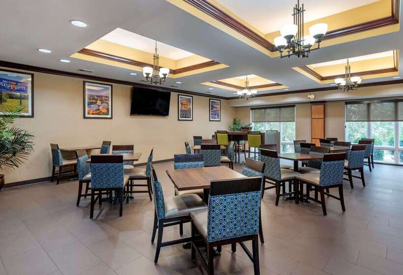 فندق Comfort Suites