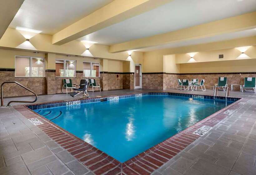 فندق Comfort Suites